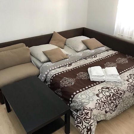 Gil Apartments, Квартира Студия В Самом Центре Пл Петефи 우주고로트 외부 사진