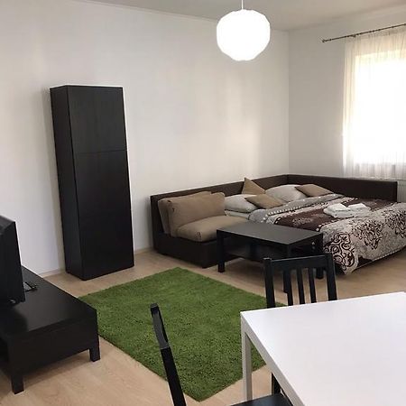 Gil Apartments, Квартира Студия В Самом Центре Пл Петефи 우주고로트 외부 사진
