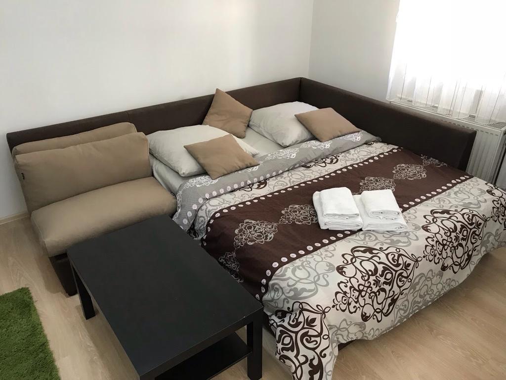 Gil Apartments, Квартира Студия В Самом Центре Пл Петефи 우주고로트 외부 사진