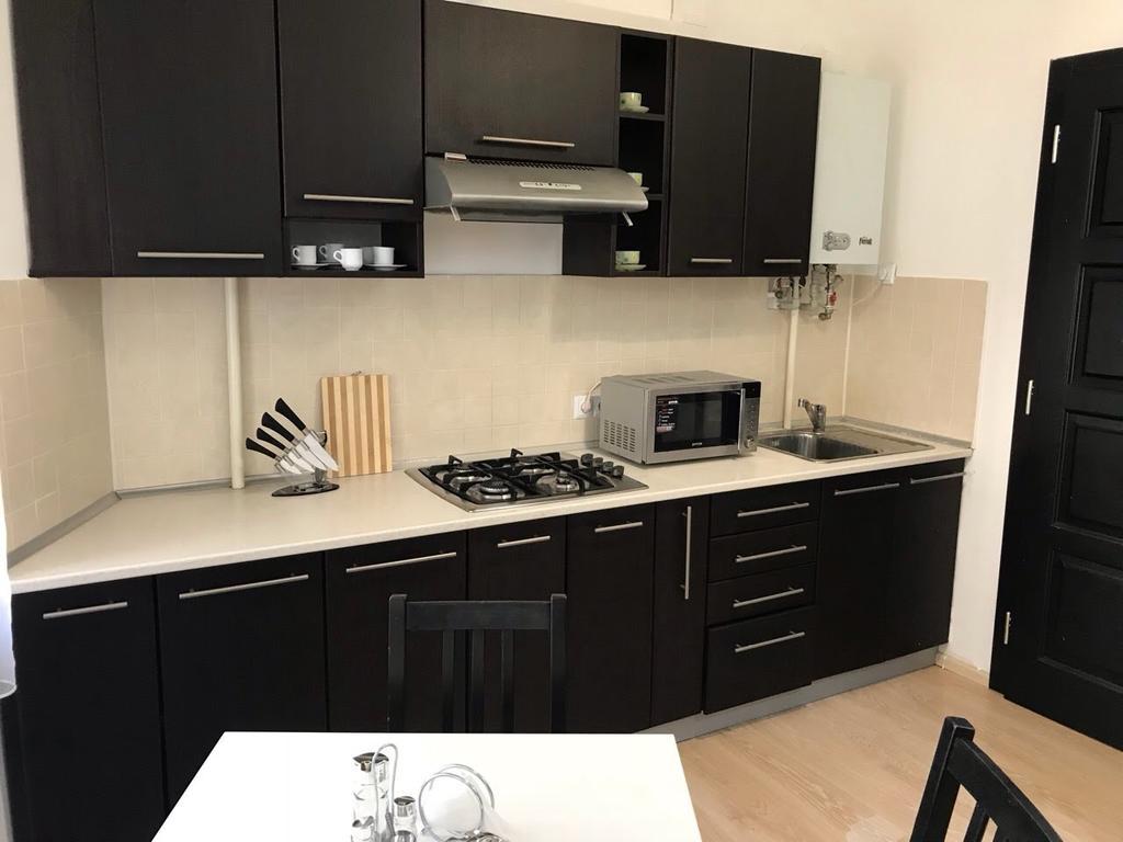 Gil Apartments, Квартира Студия В Самом Центре Пл Петефи 우주고로트 외부 사진
